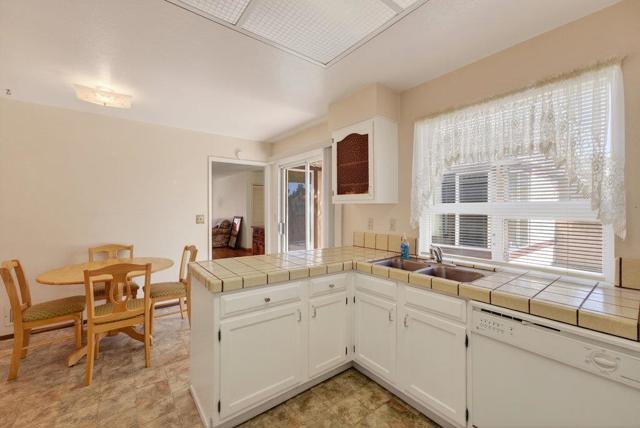 486 Cloudview Drive, Watsonville CA: https://media.crmls.org/mediaz/1c725f18-c3c1-4d2c-a83b-d56354a03f63.jpg