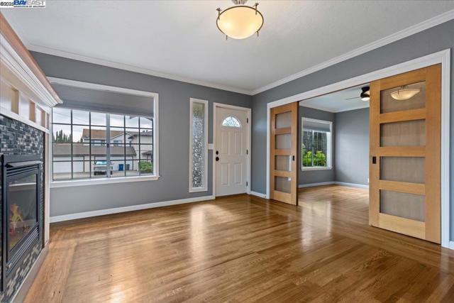 1672 Crescent Avenue, Castro Valley CA: https://media.crmls.org/mediaz/1c72637f-5037-4480-b614-a52c728f66f0.jpg