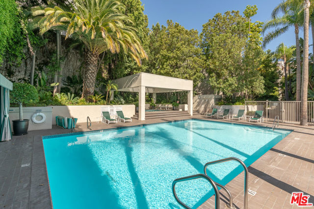 1131 Alta Loma Road, West Hollywood CA: https://media.crmls.org/mediaz/1c72ce8b-ec71-40f3-b2e3-babea2b5fadf.jpg