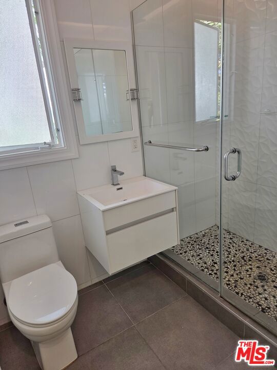 Image 9 of 14 For 130 San Vicente Boulevard 132 B