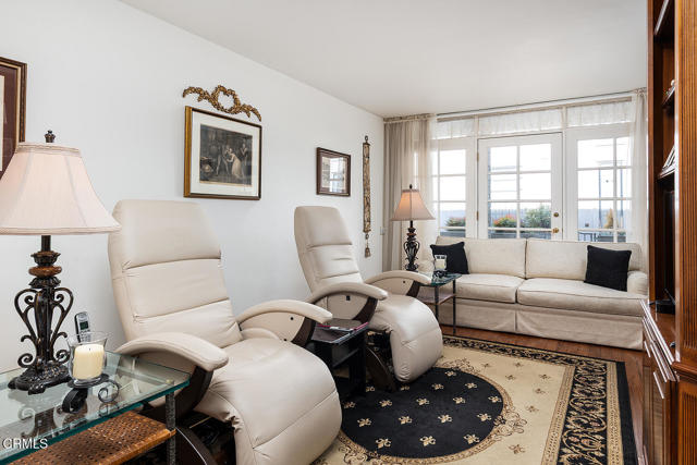 848 S ORANGE GROVE Boulevard, Pasadena CA: https://media.crmls.org/mediaz/1c743098-dec1-4b9c-99b4-18afcfed9bd4.jpg