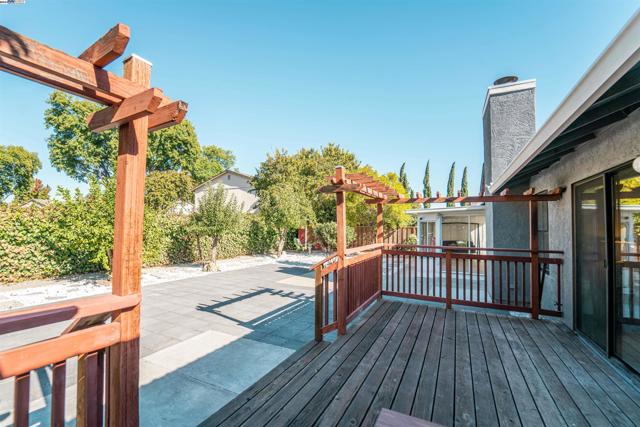 Image 30 of 33 For 3767 Fairlands Dr
