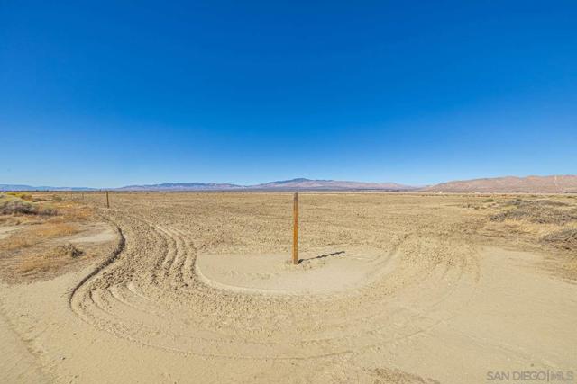 0 TBD, Rosamond CA: https://media.crmls.org/mediaz/1c75bb56-2da0-4c77-9bcb-93e268f9af0b.jpg