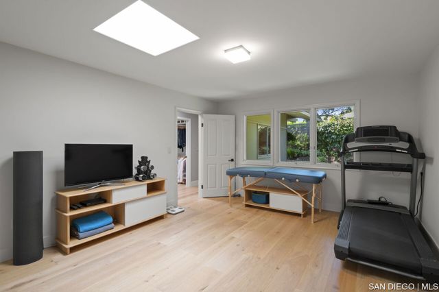 5931 Citadel CIR, La Jolla CA: https://media.crmls.org/mediaz/1c769d38-b98e-411f-9aab-499b1c21bac5.jpg