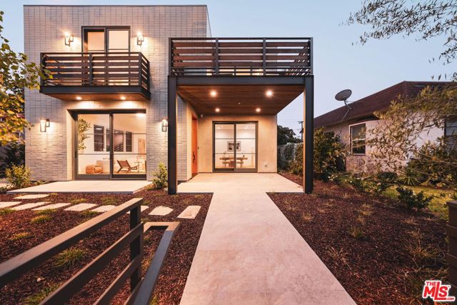 2114 Pier Avenue, Santa Monica CA: https://media.crmls.org/mediaz/1c76fc02-edfe-4dde-ab19-23d3d5f46c88.jpg