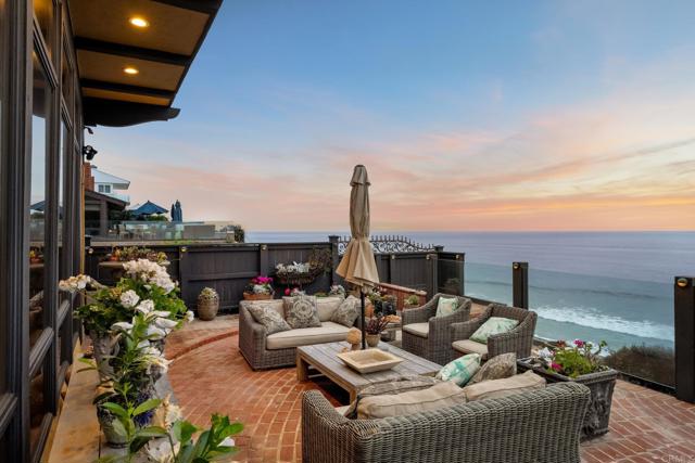 200 Neptune Avenue, Encinitas CA: https://media.crmls.org/mediaz/1c774c74-8d50-4f20-93fb-b2efb217326b.jpg