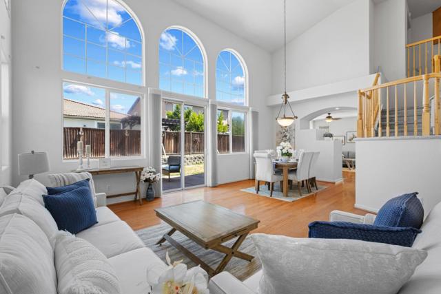 1515 Dovetail Way, Gilroy CA: https://media.crmls.org/mediaz/1c777e01-cdb1-48b7-ab24-c38017476e59.jpg