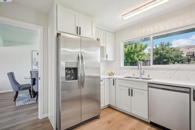 48344 Conifer St, Fremont CA: https://media.crmls.org/mediaz/1c77eed7-ff8c-4762-b9b5-a04745f116ee.jpg