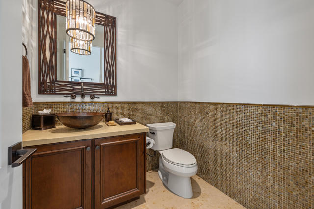 Image 43 of 83 For 2 Diamond Court