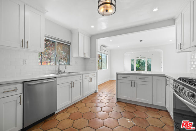 2826 Somerset Drive, Los Angeles CA: https://media.crmls.org/mediaz/1c786f4b-b92e-4d94-be90-51ccbc2807d6.jpg