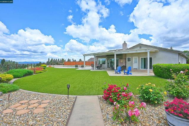 130 Samoa Ct, San Ramon CA: https://media.crmls.org/mediaz/1c7887dc-7023-4f59-9780-845ea577b519.jpg