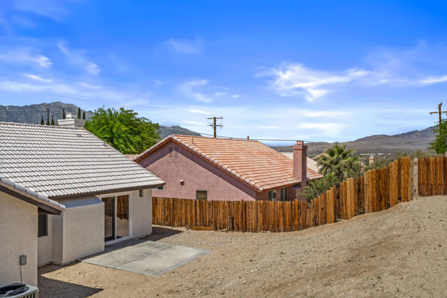 67618 Loma Vista Road, Desert Hot Springs CA: https://media.crmls.org/mediaz/1c79e54e-e4ef-4bcf-b347-709acd9ed685.jpg