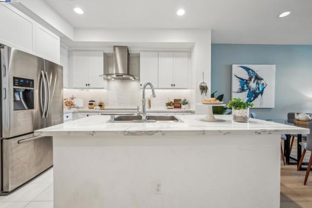 2110 Clement Ave, Alameda CA: https://media.crmls.org/mediaz/1c7a4e83-5b47-49c4-aa3e-e44e4305367c.jpg
