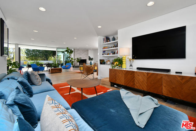 20150 Delita Drive, Woodland Hills CA: https://media.crmls.org/mediaz/1c7a51be-a075-484d-a1a3-a3d1555df5b7.jpg