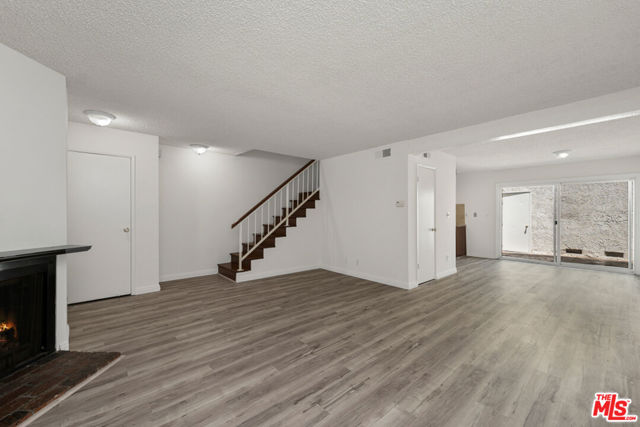 19221 SHERMAN Way, 33 photo 4