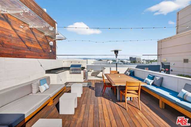 1755 Ocean Avenue, Santa Monica CA: https://media.crmls.org/mediaz/1c7a8c7d-ada1-4767-9799-a1ef778c895d.jpg