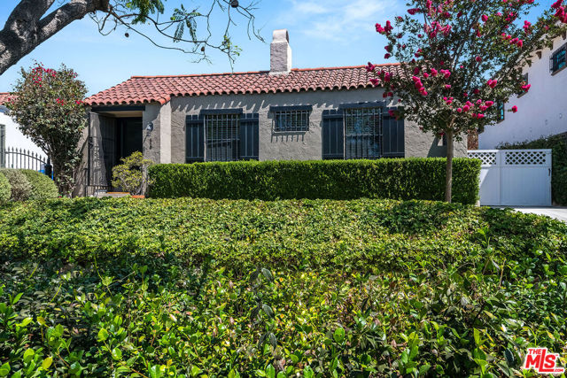 516 N Bronson Avenue, Los Angeles CA: https://media.crmls.org/mediaz/1c7b248e-86c2-4d62-9e56-63efb6d5220b.jpg