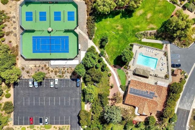 1089 Ridge Heights Dr, Fallbrook CA: https://media.crmls.org/mediaz/1c7bab2e-c760-40f9-8c7b-de64eecef094.jpg