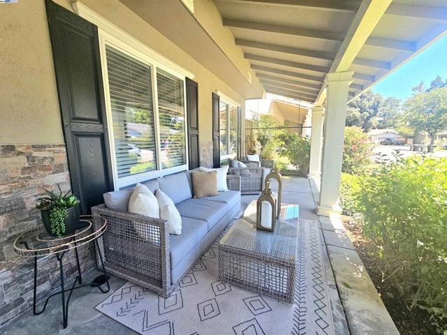 2531 Willowren Way, Pleasanton CA: https://media.crmls.org/mediaz/1c7c36a1-6ac5-4e33-8487-d6338439543a.jpg
