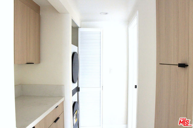 322 S Swall Drive, Los Angeles CA: https://media.crmls.org/mediaz/1c7cba6e-0d2c-436e-8294-7bde334f1b15.jpg