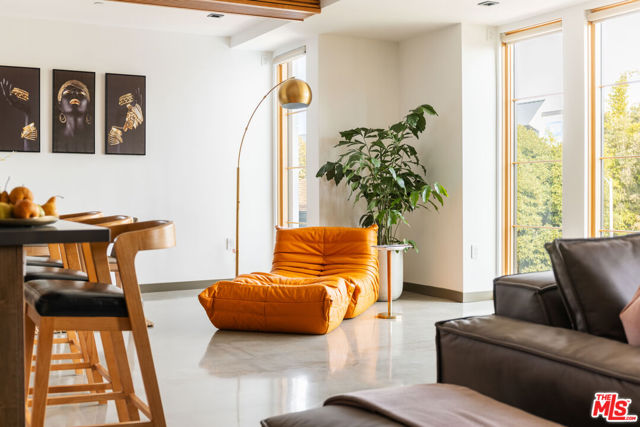 547 N Sweetzer Avenue, West Hollywood CA: https://media.crmls.org/mediaz/1c7ccf9d-69d6-44d7-910b-f2cc74d1044a.jpg