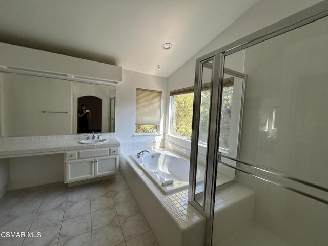 2357 Laurelwood Drive, Thousand Oaks CA: https://media.crmls.org/mediaz/1c7d3426-cdaf-45f0-a6cf-447bfe378dd6.jpg