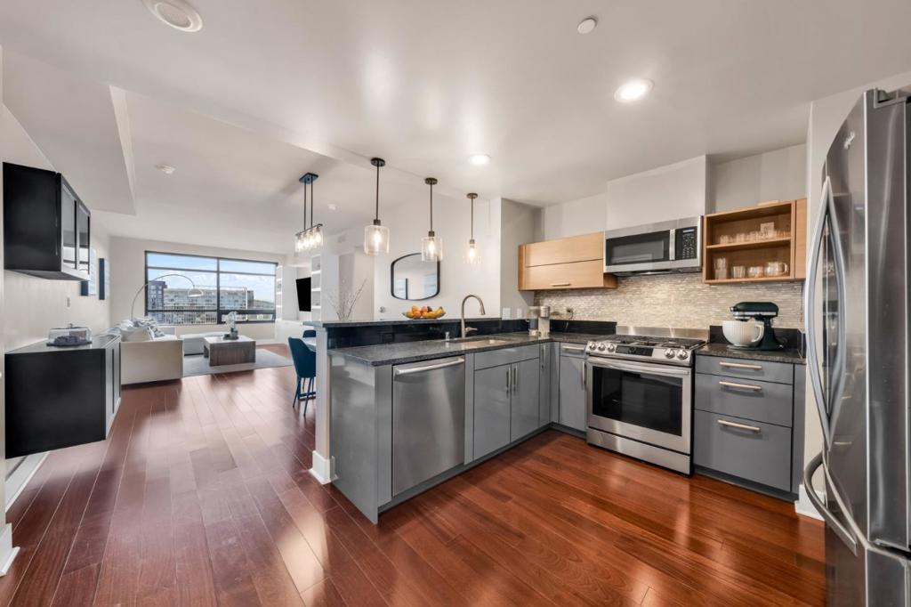 88 E San Fernando Street #1403