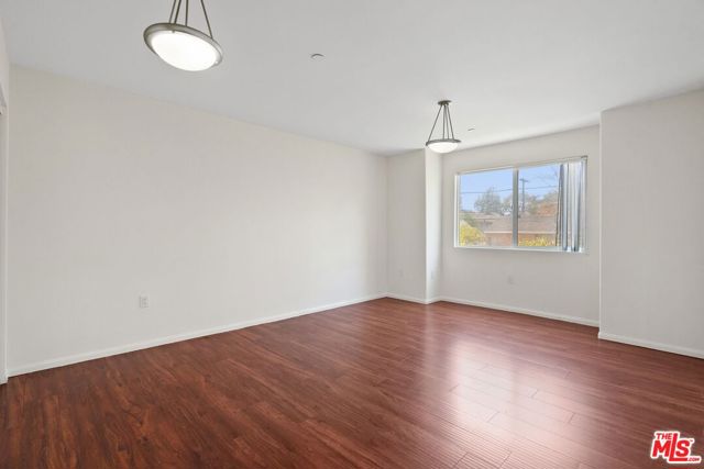 15939 Victory Boulevard, Van Nuys CA: https://media.crmls.org/mediaz/1c7dc0d7-e3c1-47f4-90ad-4556cdd4a0b3.jpg