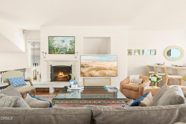 1571 Mandalay Beach Road, Oxnard CA: https://media.crmls.org/mediaz/1c7df226-7cba-42d5-a701-9dc7a3dad02f.jpg