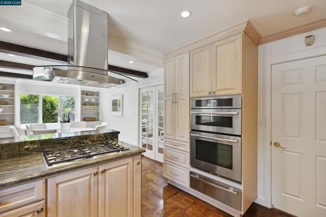 51 Ivy Dr, Orinda CA: https://media.crmls.org/mediaz/1c7df835-a13b-457f-9ff5-ba5b793c4881.jpg