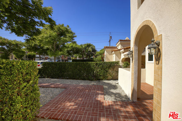 426 South Swall Drive photo 7