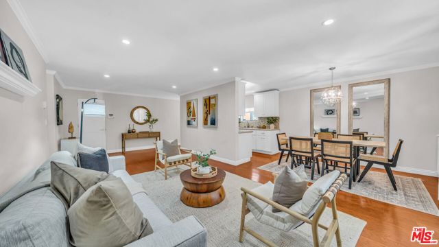 1130 9th Street, Santa Monica CA: https://media.crmls.org/mediaz/1c7fb447-6c61-4f5c-afbf-e6f0de45a8da.jpg