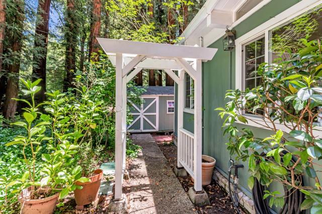 14235 Highway 9, Boulder Creek CA: https://media.crmls.org/mediaz/1c7fdf06-27c4-4d2e-813b-0db54aeda452.jpg