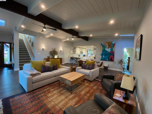588 E Angela St, Pleasanton CA: https://media.crmls.org/mediaz/1c7fe86c-49bc-4582-b211-269af0c80290.jpg