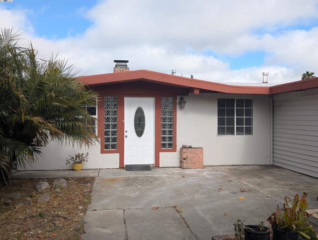 27568 Gainesville Ave, Hayward CA: https://media.crmls.org/mediaz/1c7ffa87-cb95-4414-a528-d5946cf7523d.jpg