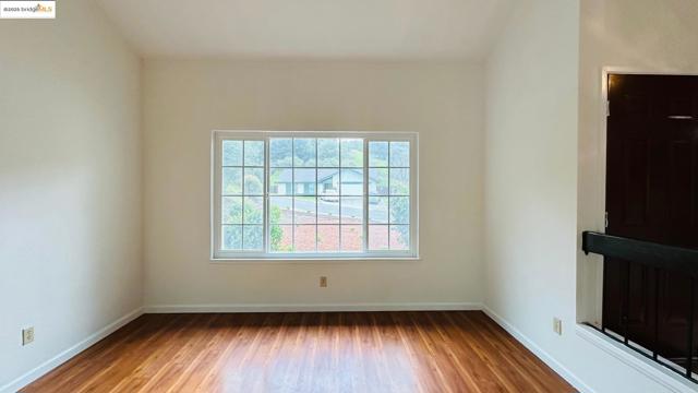 3593 Morningside Dr, Richmond CA: https://media.crmls.org/mediaz/1c7ffb07-3832-4753-94e5-98954cd144bc.jpg