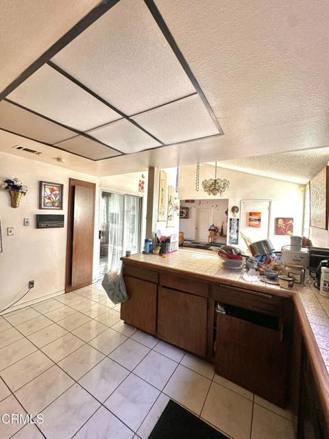 Detail Gallery Image 4 of 19 For 11440 Strathern St, North Hollywood,  CA 91605 - 5 Beds | 3 Baths