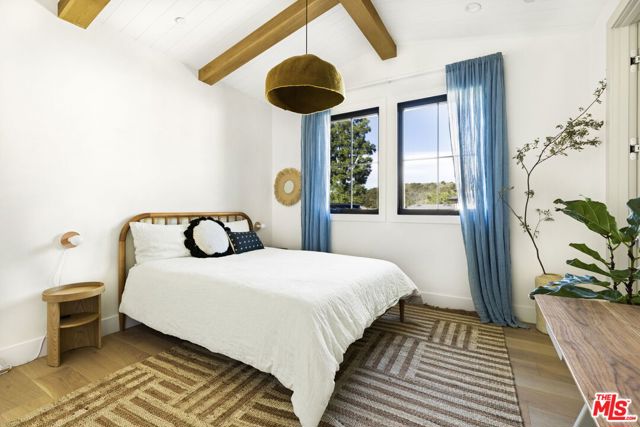 6310 Mirror Lake Drive, Los Angeles CA: https://media.crmls.org/mediaz/1c811ace-f4e5-43b4-a8cd-fcbbf07c7df3.jpg