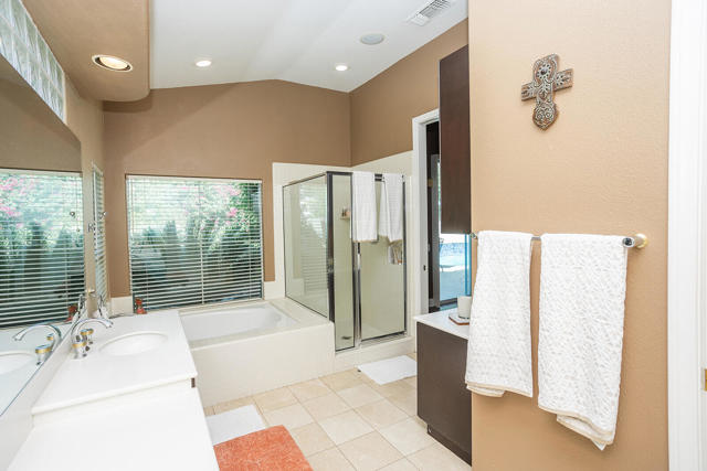78970 Del Monte Court, La Quinta CA: https://media.crmls.org/mediaz/1c812eb7-d35d-4102-9476-694395778831.jpg