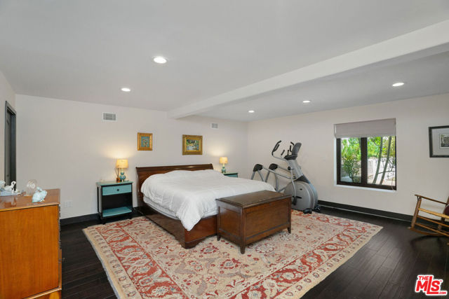 6216 Primrose Avenue, Los Angeles CA: https://media.crmls.org/mediaz/1c8171d3-1b71-4c04-8b05-6582e2f79052.jpg