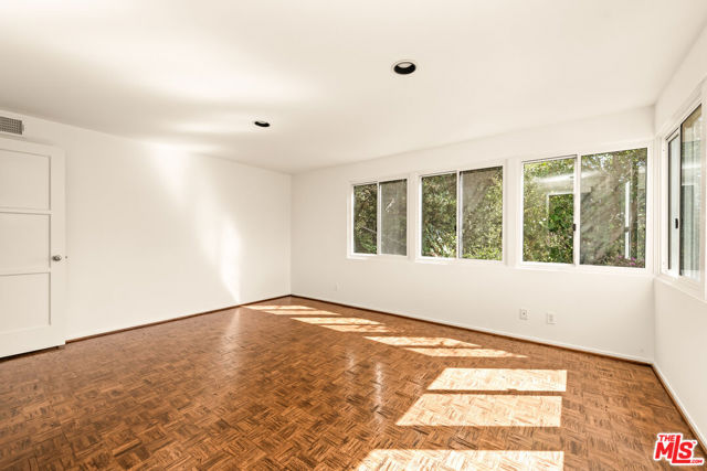 16449 Akron Street, Pacific Palisades CA: https://media.crmls.org/mediaz/1c82621c-1d8f-4c6a-b7d2-60e49cfc0577.jpg