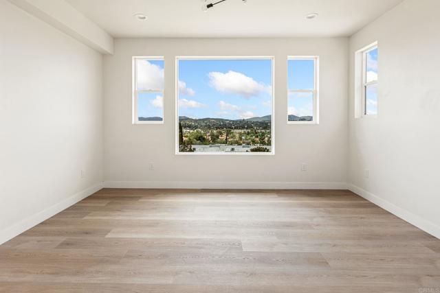 Detail Gallery Image 13 of 37 For 1535 Mount Glen, Escondido,  CA 92025 - 5 Beds | 4/1 Baths