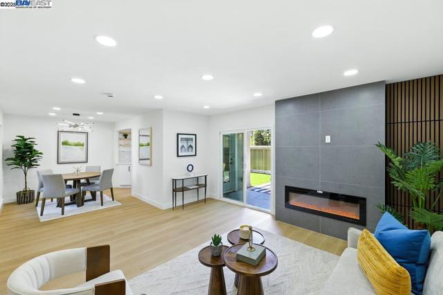 739 Aries Ln, Foster City CA: https://media.crmls.org/mediaz/1c83452e-ed4e-4073-af6b-875b4364b5e7.jpg