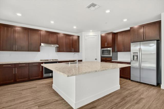 6640 Silverleaf Court, Tracy CA: https://media.crmls.org/mediaz/1c83bbf3-abd6-423f-b556-74aabbdc1b88.jpg