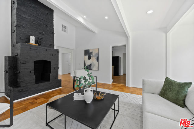 5432 Fulton Avenue, Sherman Oaks CA: https://media.crmls.org/mediaz/1c83c6ef-a792-4607-a3a1-1374d21e324a.jpg