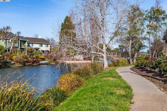 121 Jervis Bay, Alameda CA: https://media.crmls.org/mediaz/1c840cbc-8e3f-48f7-b458-efc99ae8251d.jpg