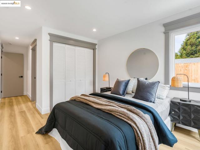 1415 10Th St, Berkeley CA: https://media.crmls.org/mediaz/1c8411b8-8a68-476d-b332-65bb5598b0ba.jpg