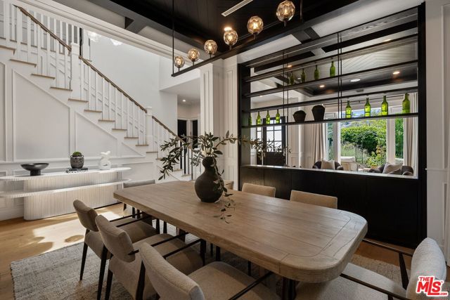 18057 Valley Vista Boulevard, Encino CA: https://media.crmls.org/mediaz/1c849d53-aa49-4fc9-868f-3e06da8aa148.jpg