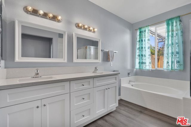 13292 Via Del Lago, Victorville CA: https://media.crmls.org/mediaz/1c8518a8-b2eb-409b-be01-0c7c65ad6381.jpg