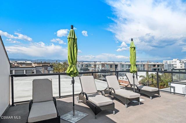 4115 Glencoe Avenue, Marina del Rey CA: https://media.crmls.org/mediaz/1c863d30-2943-43f7-b85c-25e841a917c1.jpg